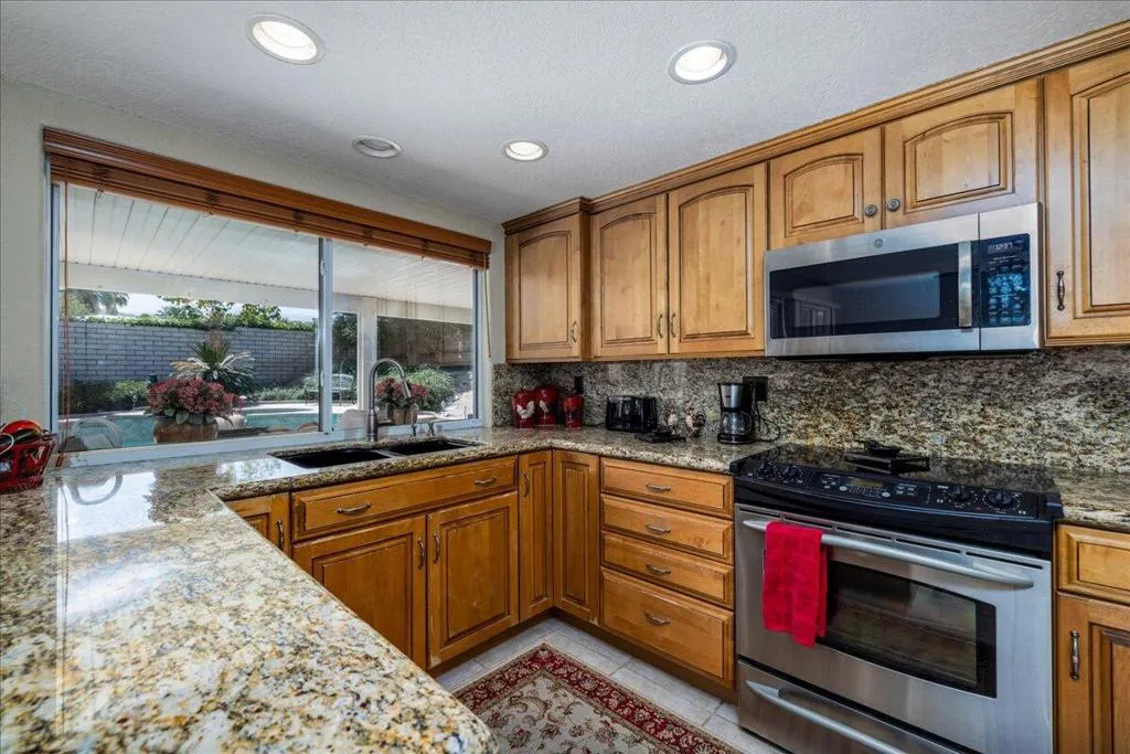 73499 Haystack Road, Palm Desert, California 92260 home-pic-15